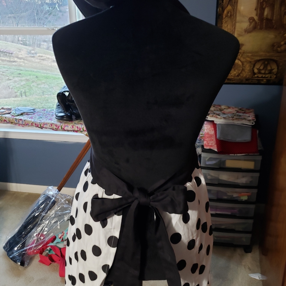 Beautiful Aprons - Picture 9 of 10